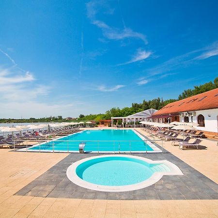 Hotel Evergreen Amara Exterior photo