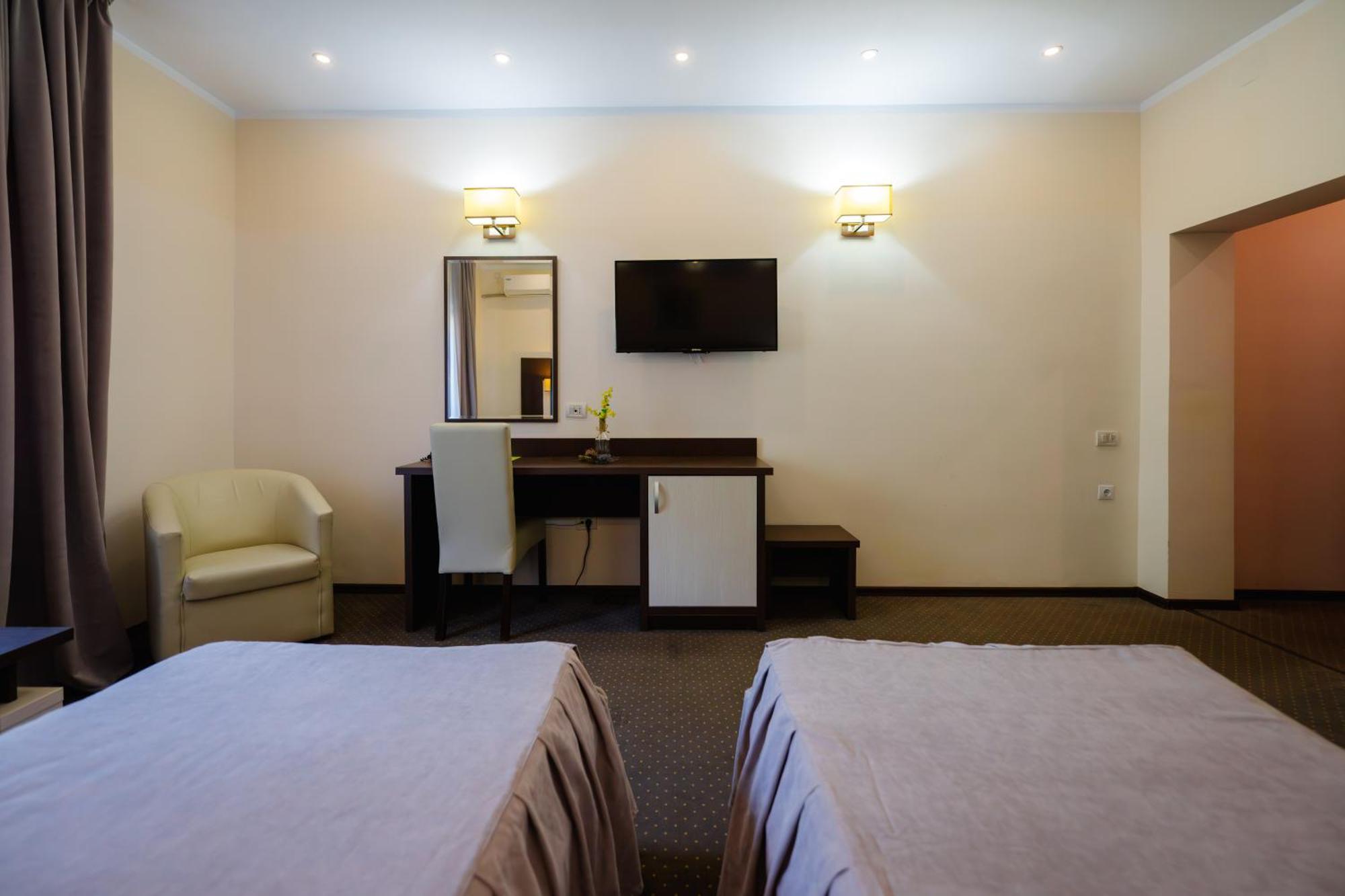Hotel Evergreen Amara Exterior photo