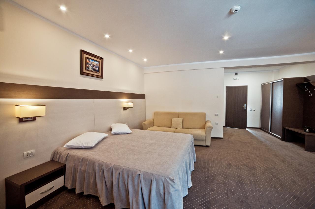 Hotel Evergreen Amara Exterior photo